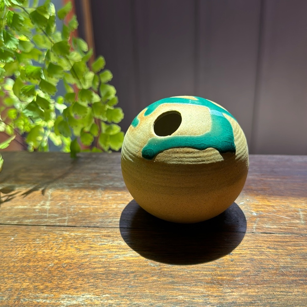 Ceramic bud vase